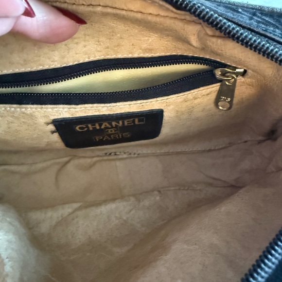 Chanel Black Quilted Women's Bag - Picture 3 of 6